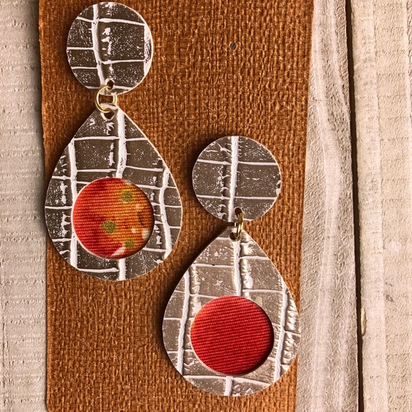 Earrings, Dangle Metallic Orange fiber arts - Picture 2 of 4